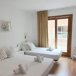 מלון Mireia *